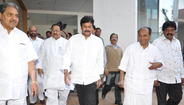 Union Defence minister A.K. Antony along with Andhra Pradesh Congress president D Srinivas met Praja Rajyam Party president K Chiranjeevi at his residence in Hyderabad on Jan 31. .