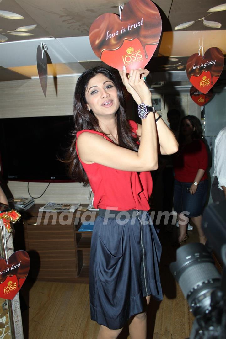 Shilpa Shetty at IOSIS event with underprivileged children