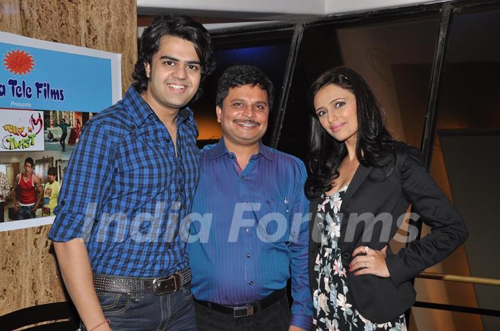 Manish Paul, Roshni Chopra & Producer Asit Kumar Modi at the launch party of Pyaar Mein Twist