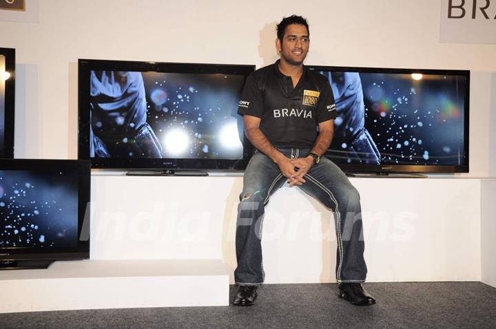 Dhoni at Sony World cup hd plasma launch at Four Seasons. .