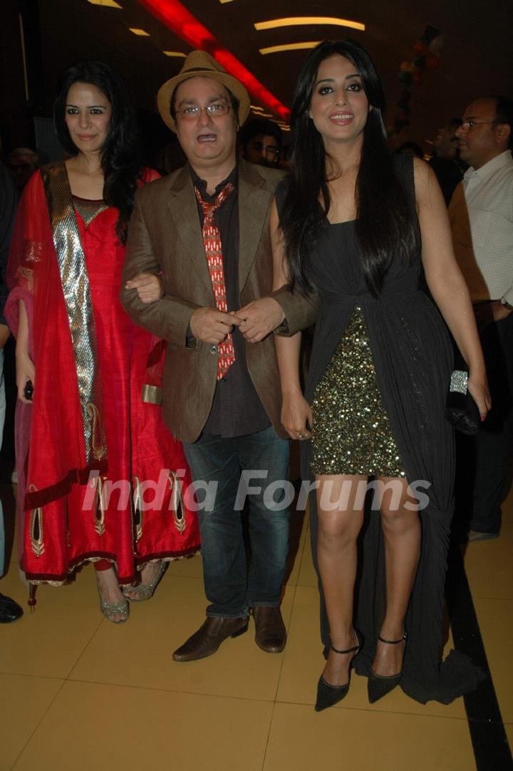 Mahi Gill, Vinay Pathak and Mona Singh at Premiere of 'Utt Pataang' movie