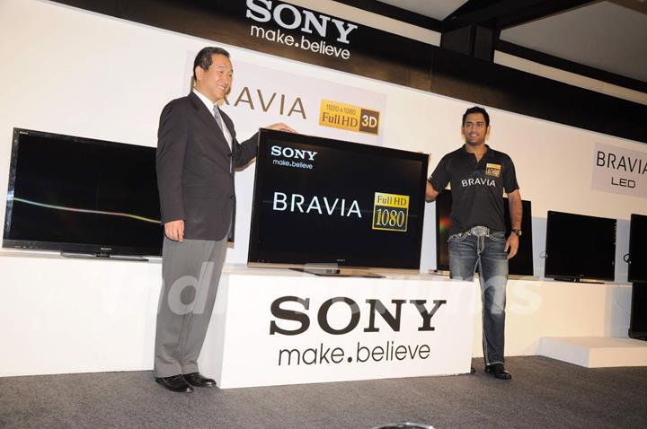 Dhoni at Sony World cup hd plasma launch at Four Seasons. .