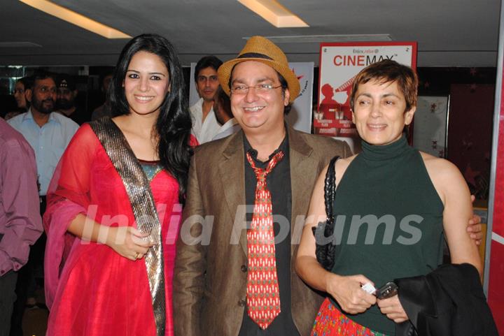 Deepa Sahi,Vinay Pathak and Mona Singh at Premiere of 'Utt Pataang' movie