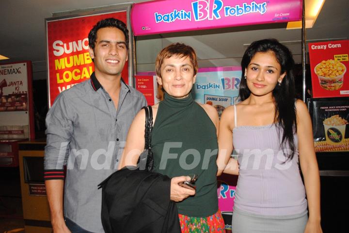 Deepa Sahi and Sasha Goradia at Premiere of 'Utt Pataang' movie