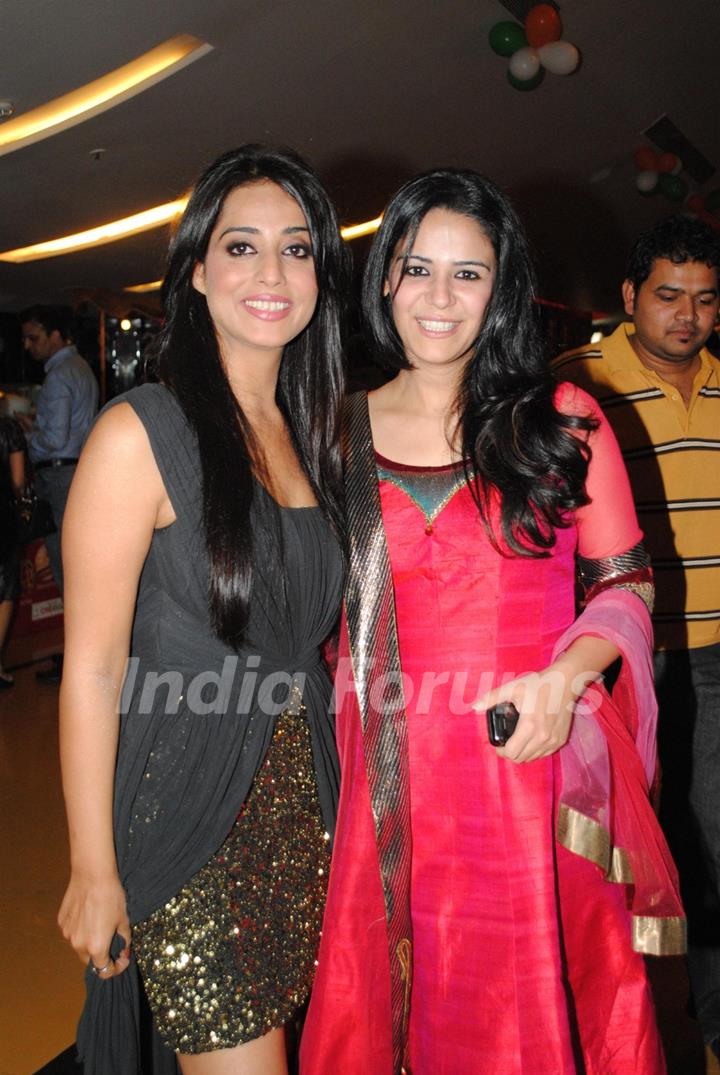 Mona Singh and Mahi Gill at Premiere of 'Utt Pataang' movie