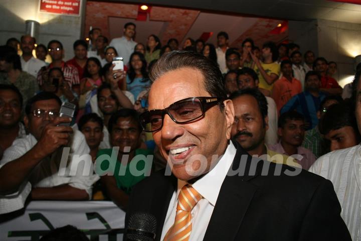 Dharmendra at Dev Anand’s old classic film “Hum Dono” premiere at Cinemax Versova