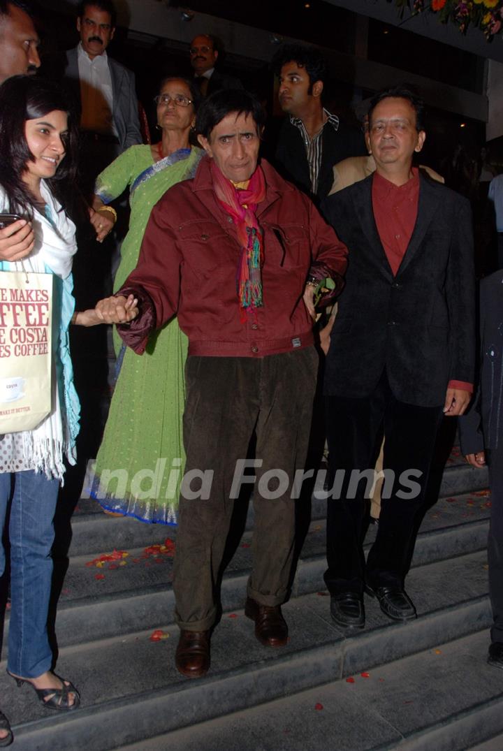 Dev Anand at Hum Dono Premiere in Cinemax. .