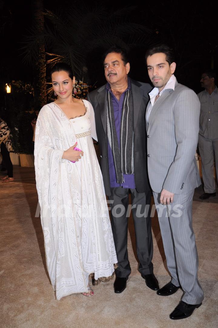 Sonakshi Sinha with father Shatrughan Sinha at Imran Khan and Avantika Malik's Wedding Reception Party at Taj Land's End. .