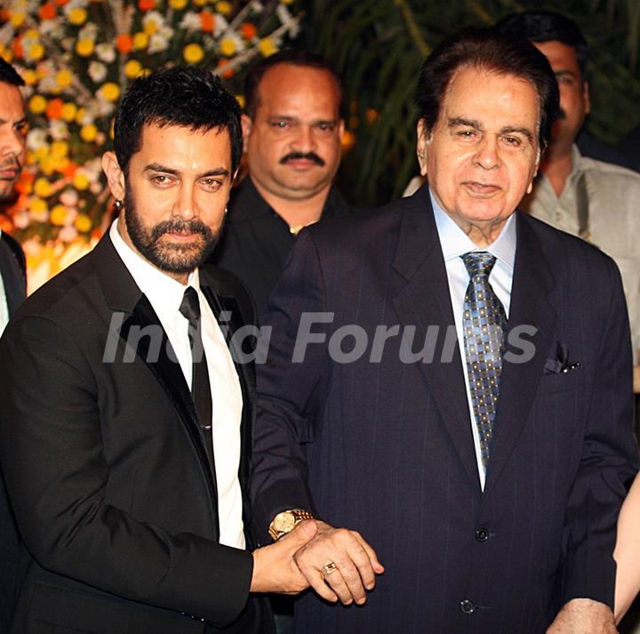 Aamir with Dilip Kumar at Imran Khan and Avantika Malik's Wedding Reception Party at Taj Land's End