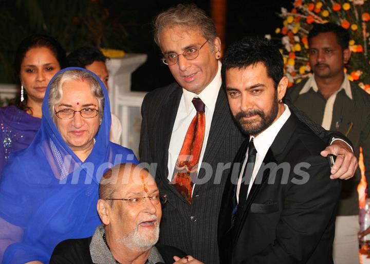 Aamir with Shammi Kapoor at Imran Khan and Avantika Malik's Wedding Reception Party at Taj Land End