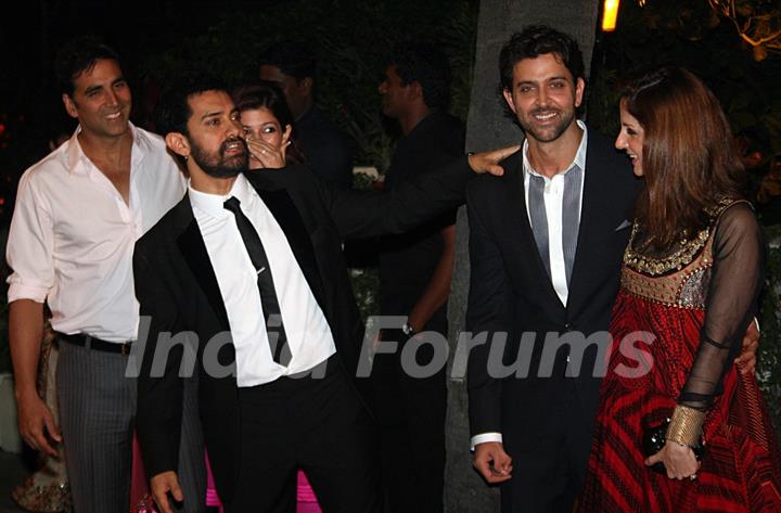 Aamir with Akshay and Hrithik at Imran Khan and Avantika Malik's Wedding Reception Party at Taj Land