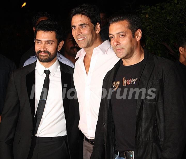 Aamir with Salman and Akshay at Imran Khan and Avantika Malik Wedding Reception Party at Taj Land