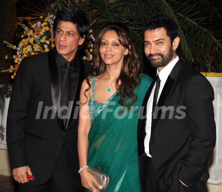 Aamir with Shah Rukh and Gauri Khan at Imran Khan and Avantika Malik's Wedding Reception Party