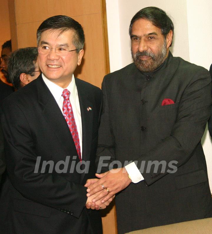 Union Minister for Commerce and Industry Anand Sharma and US Commerce Secretary Gary Locke in New Delhi on Mon 7 Feb 2011. .