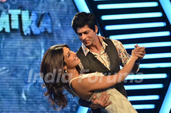 Shah Rukh Khan and Priyanka Chopra at Zor Ka Jhatka press meet. .