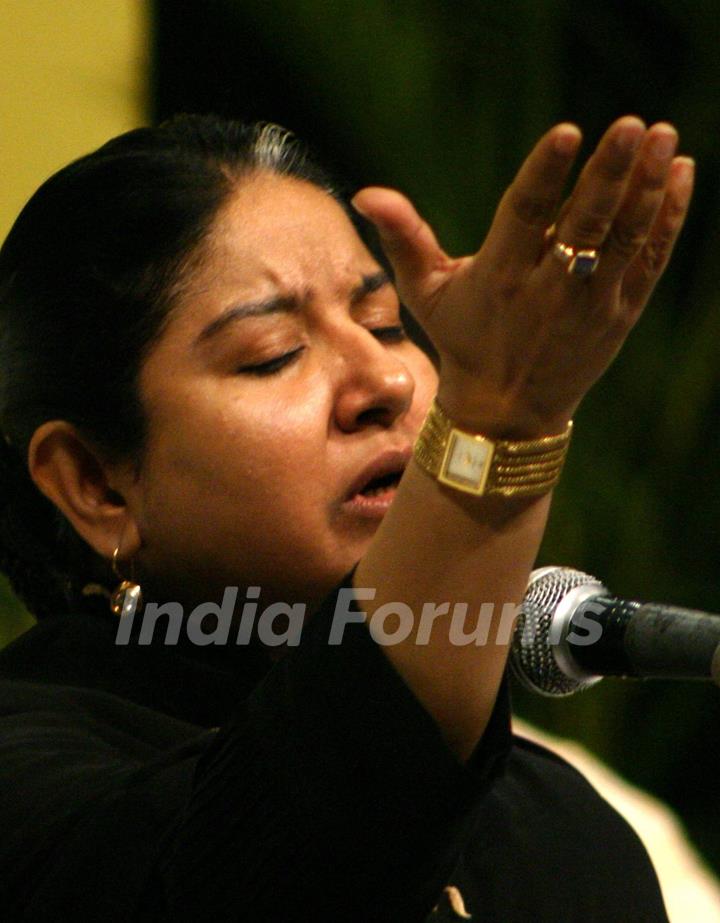 Sufi legend Ustad Zila Khan performing Sufiana Kalam at Jamia Millia Islamia campus, in New Delhi on Tuesday. .