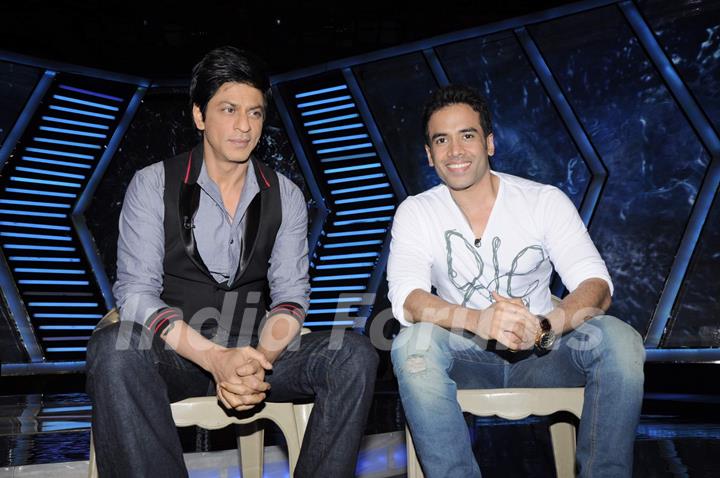 Shah Rukh Khan with Tusshar on the sets of Imagine Zor Ka Jhatka at Yashraj Studios in Mumbai. .