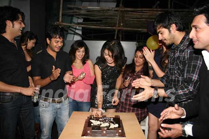 Birthday bash of TV actor Parul Chaudhary, Amboli. .