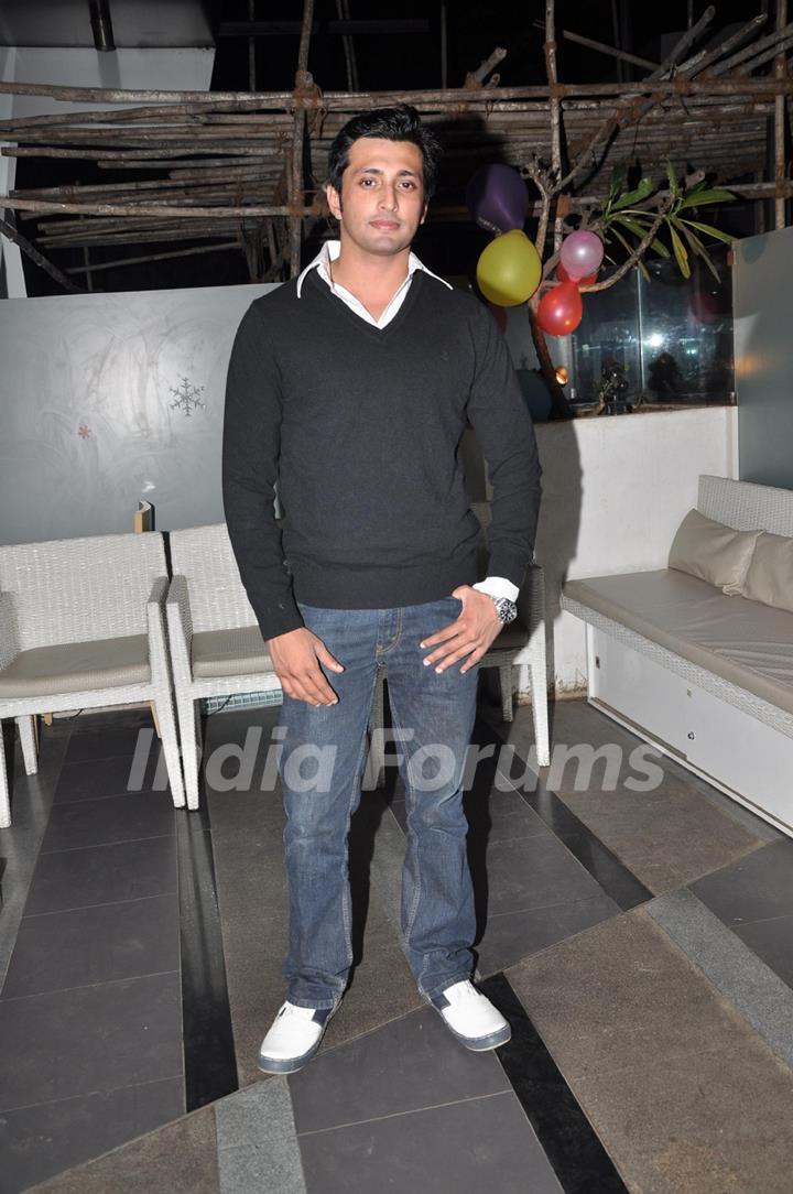 Yash Pandit at Parul Chaudhry's birthday