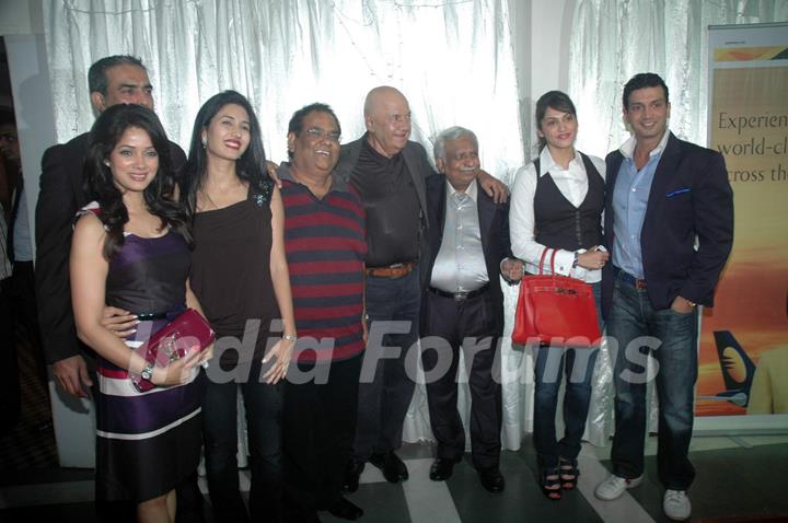 Vidya Malavde, Eesha Koppikar and Prem Chopra with Shabana Azmi at Black Comedy presented by Jet Air