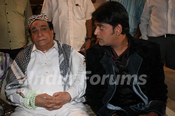 Kadar Khan shoots with Ravi Kissen at Goregaon. .