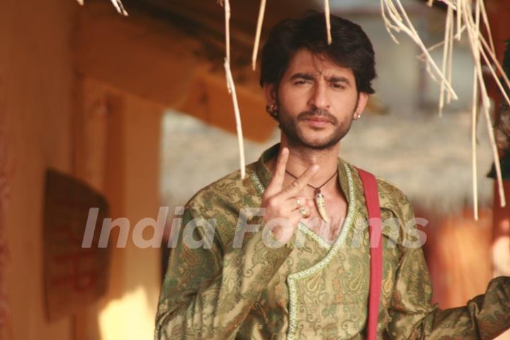 Hiten Tejwani in Rang Badalti Odhani