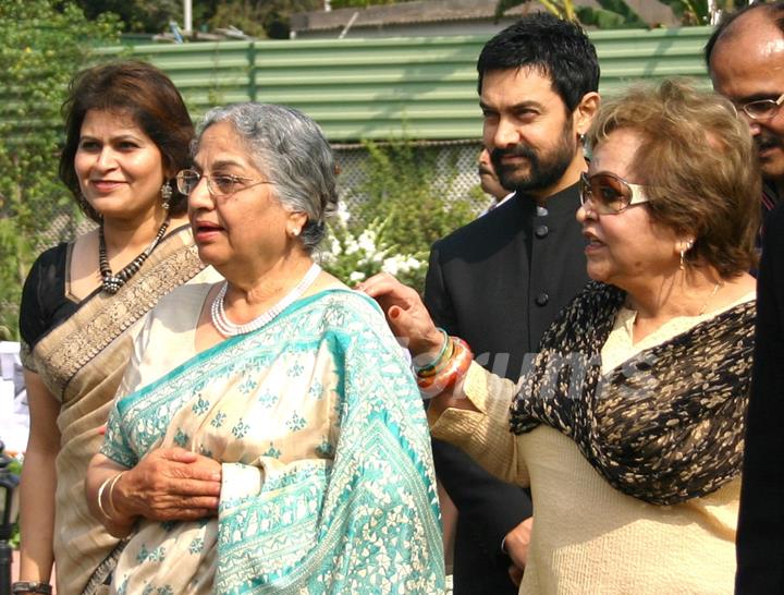 Gursharan Kaur,  Salma Ansari and Aamir Khan at the release of book &quot;Colours of My Rainbow&quot;