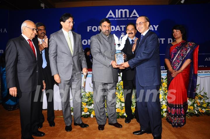 Anand Sharma,Minister for Commerce and Industry, Government of India presenting the AIMA - JRD Tata Corporate Leadership Award to Adi Godrej, Chairman, Godrej Group at the AIMA Foundation Day. Others in the picture from (l to r), Dr. Ram ...