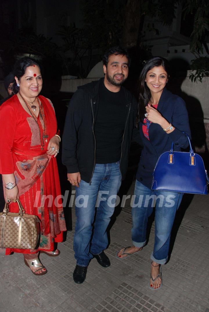 Shilpa Shetty and Raj Kundra at Tanu Weds Manu Screening at Ketnav, Bandra. .