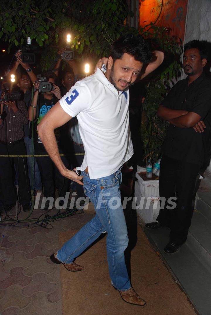 Ritesh Deshmukh at Shahid Kapoor's birthday celebration at Olive, Bandra