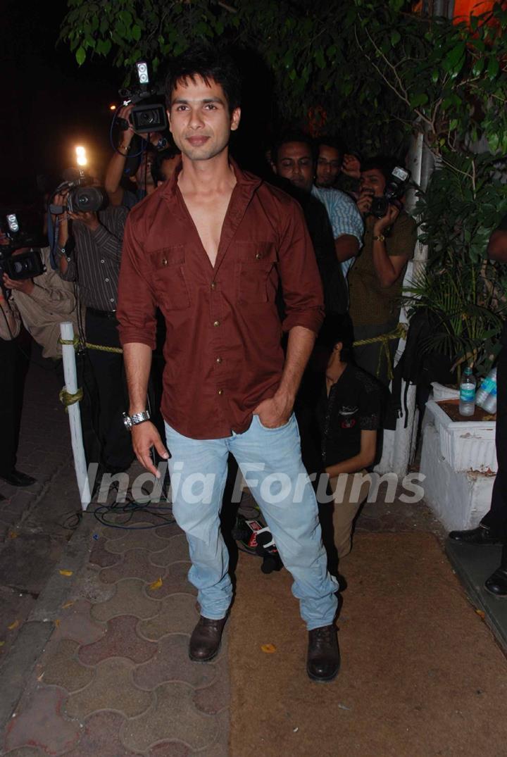 Shahid Kapoor celebrates his birthday in style at Olive, Bandra. .