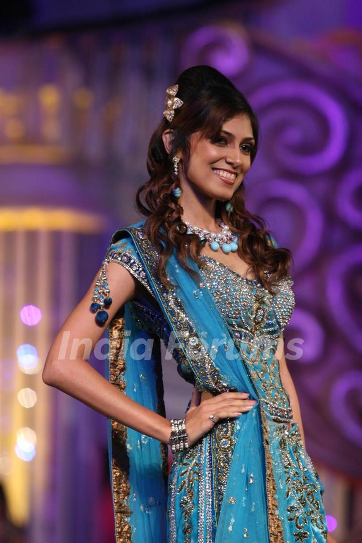 Model walks the ramp at Grand Finale of Indian Princess 2011-12