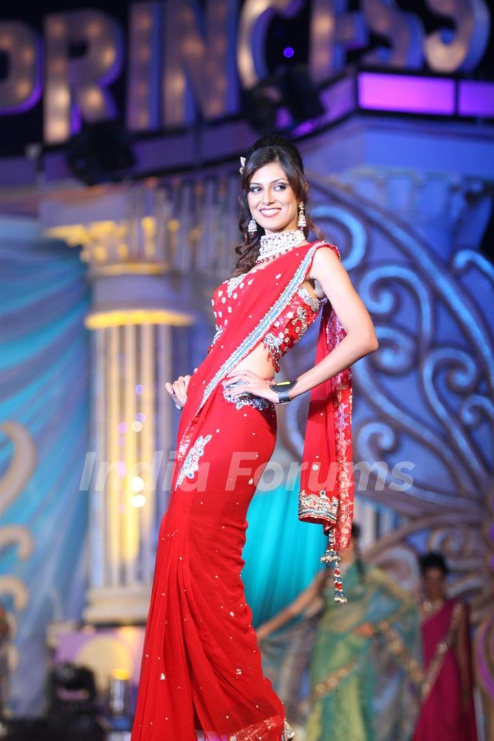 Model walks the ramp at Grand Finale of Indian Princess 2011-12