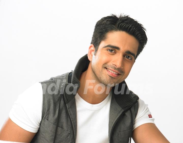 Avinash Sachdev as Dev in Chhoti Bahu