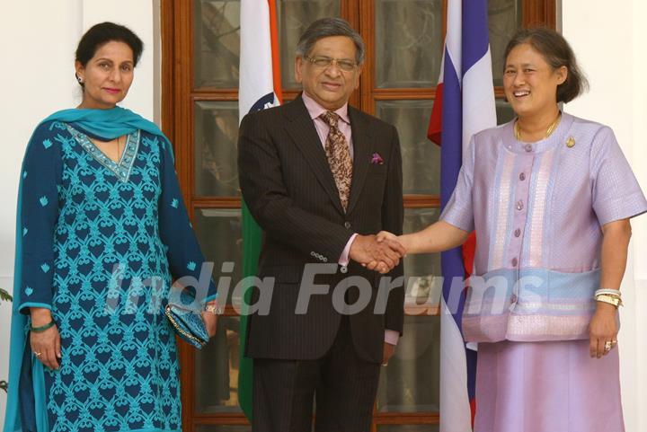 External Affairs Minister S M Krishna and MOS Preneet Kaur with Thailand  Princess Maha Chakri Sirindhorn,in New Delhi on 10 March 2011.