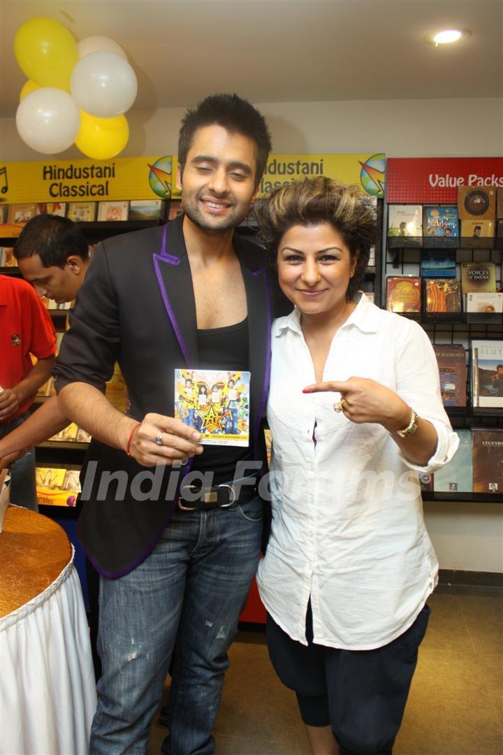 Jackky Bhagnani and Hard Kaur at F.A.L.T.U film music launch at Planet M, Mumbai