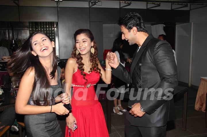 Sara, Krystle and Nishant at 100 Episode Success Party of Ram Milaayi Jodi