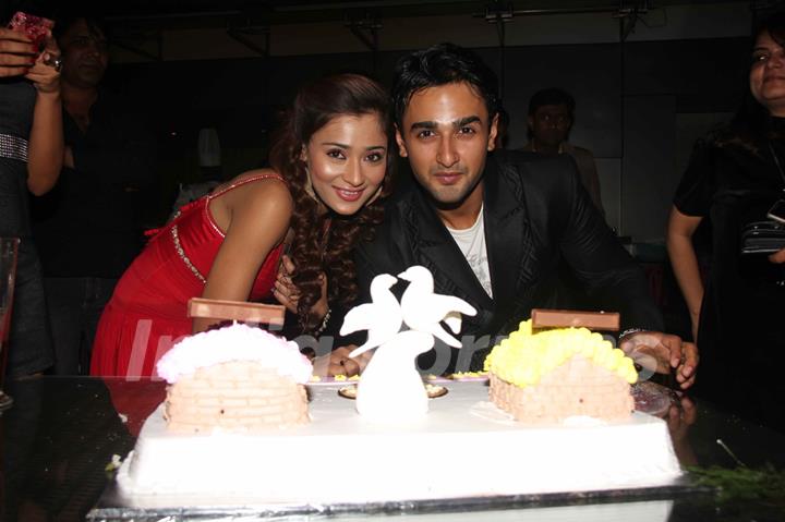 Mona and Anukalp Pose with Cake at Success Party of Ram Milaayi Jodi