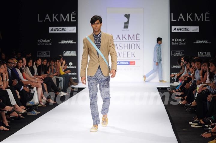 A model displays designer Sanjay Hingu's creations during the Lakme Fashion Week day 4 in Mumbai. .