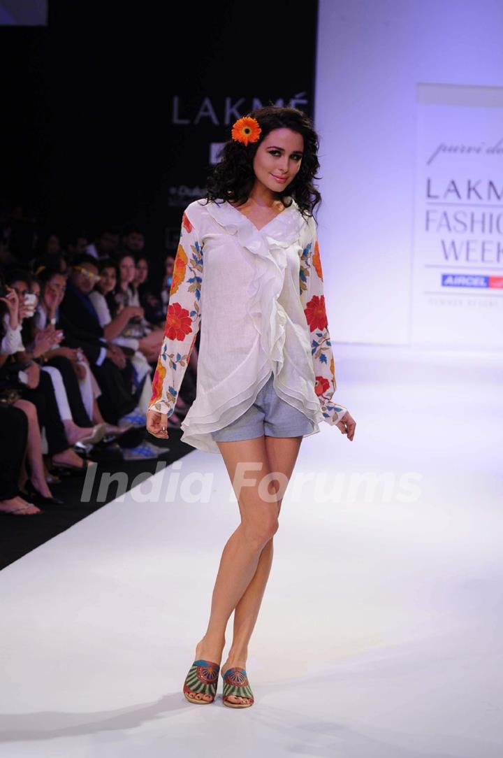 A model displays designer Purvi Doshi's creations during the Lakme Fashion Week day 4 in Mumbai. .