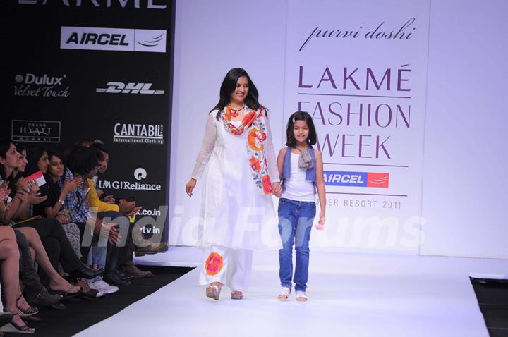 Designer Purvi Doshi's creations during the Lakme Fashion Week day 4 in Mumbai. .