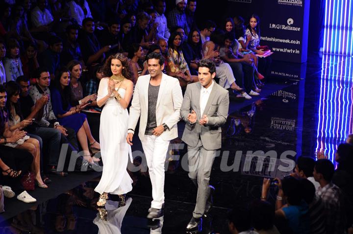 Dia Mirza and Zayed Khan displays designer Rocky S's creations during the Lakme Fashion Week day 4 in Mumbai. .