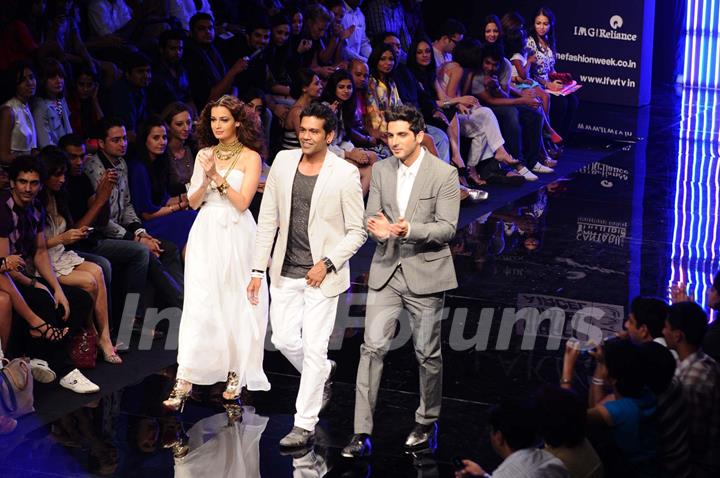 Dia Mirza and Zayed Khan displays designer Rocky S's creations during the Lakme Fashion Week day 4 in Mumbai. .