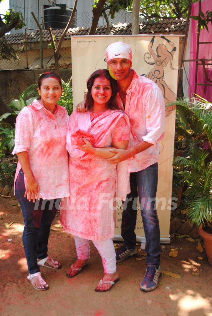 Rohit and Manasi Roy with Kiran Bawa's Holi Party at Versova