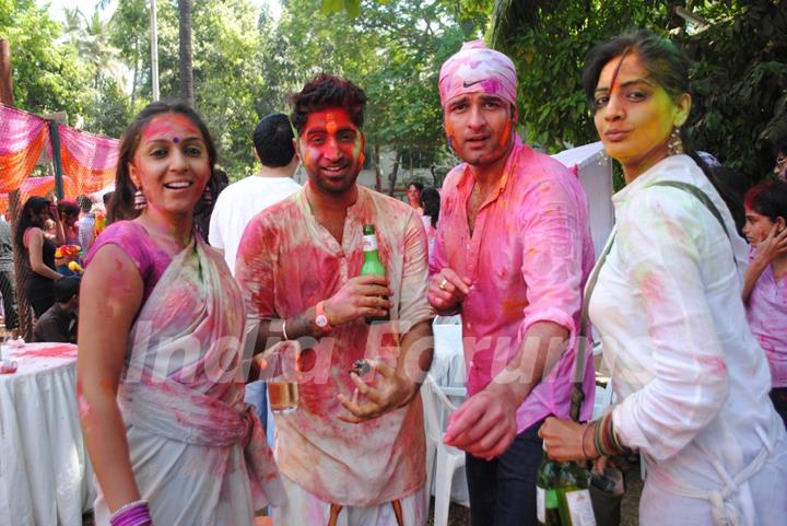 Shweta Salve and Rohit Roy at Ekta, Sanjay and Kiran Bawa's Holi Party at Versova