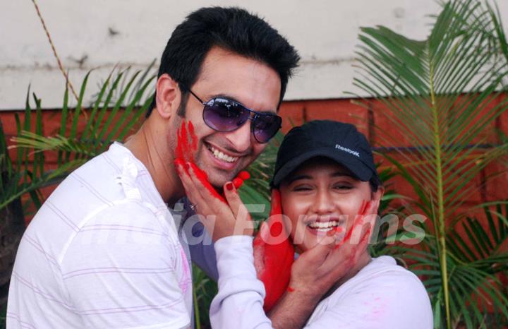 Nandish Sandhu & Rashmi Desai at Zoom Holi Party in Tulip star