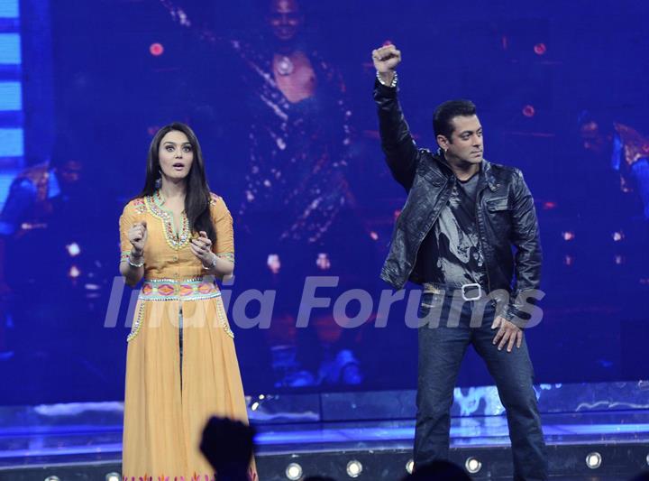 Preity and Salman on the sets of Guinness World Records at RK Studios. .