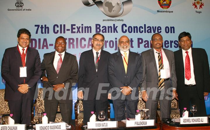 (LtoR) Aseeem Chauhan,Minister of Mozambique, Venancio Massingue, Sec West, Vivek Katju,P Rajendran, Deputy Minister Abdiweli Mohamed Ali and naveen Bhatia at the conference