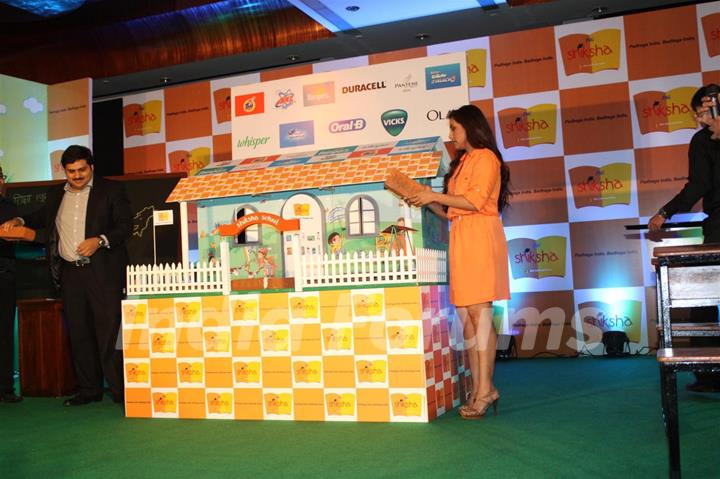 Rani promotes P &G's Shiksha building