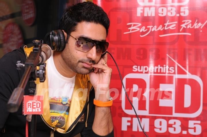 Abhishek Bachchan sing the song ‘Thayn Thayn’ LIVE on RED FM